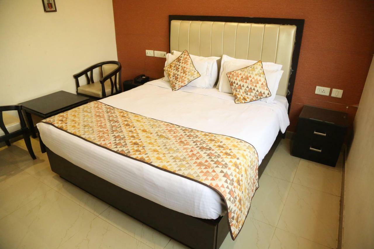 Hotel Deviram Palace Agra  Esterno foto